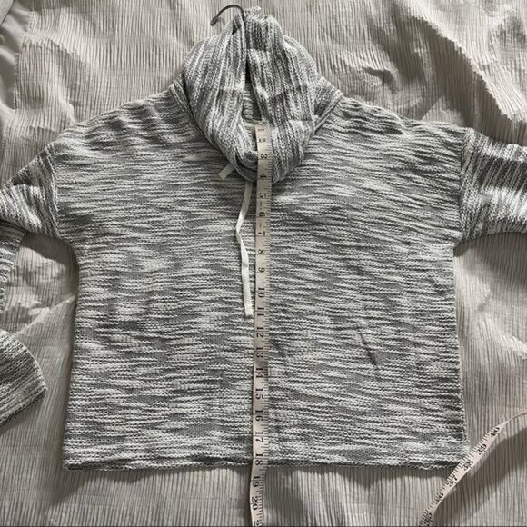 Gray Cowl Neck Cropped Sweatshirt Size S - Picture 8 of 8